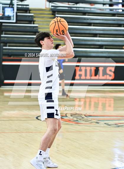Thumbnail 1 in Loyola vs Poly photogallery.