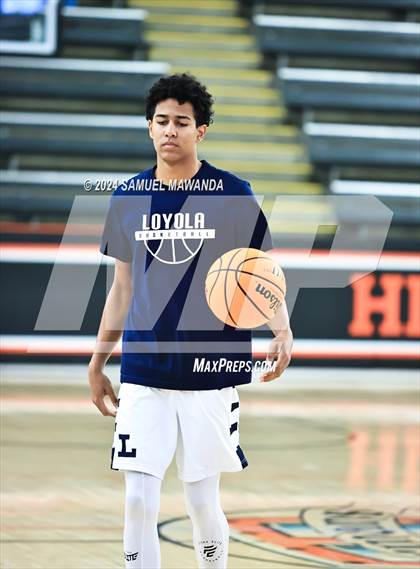 Thumbnail 2 in Loyola vs Poly photogallery.