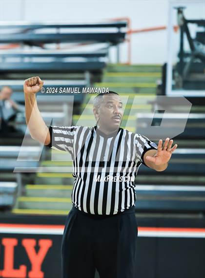 Thumbnail 2 in Loyola vs Poly photogallery.