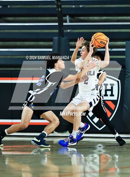 Thumbnail 2 in Loyola vs Poly photogallery.