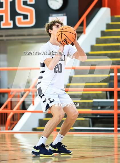Thumbnail 3 in Loyola vs Poly photogallery.