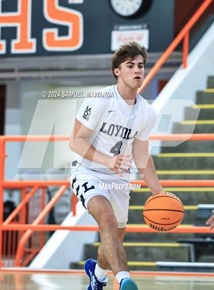 Thumbnail 2 in Loyola vs Poly photogallery.