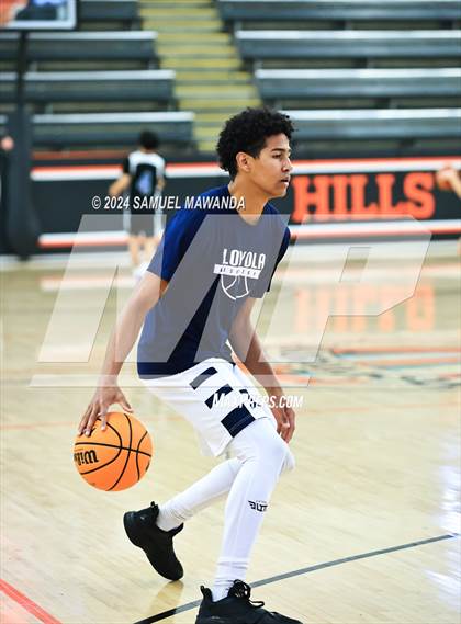 Thumbnail 3 in Loyola vs Poly photogallery.