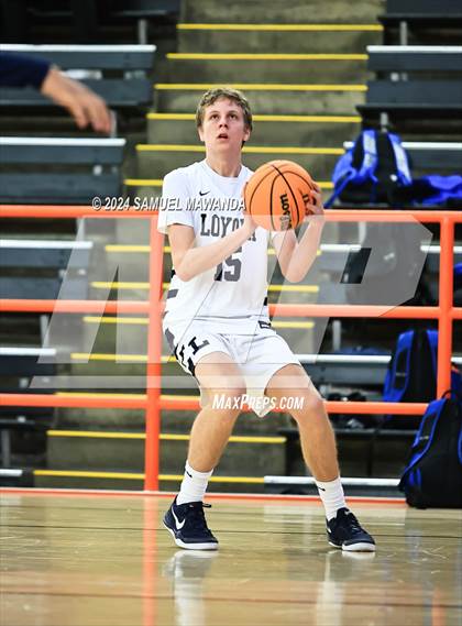 Thumbnail 2 in Loyola vs Poly photogallery.