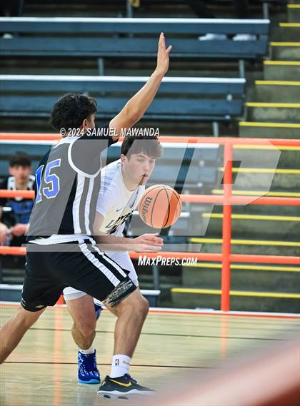 Thumbnail 3 in Loyola vs Poly photogallery.
