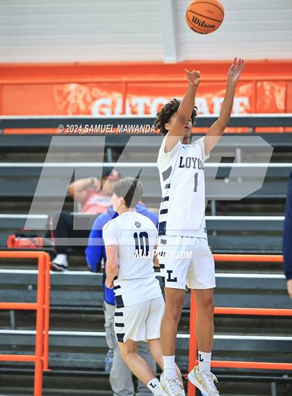 Thumbnail 1 in Loyola vs Poly photogallery.