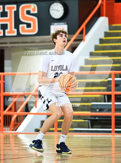 Thumbnail 2 in Loyola vs Poly photogallery.