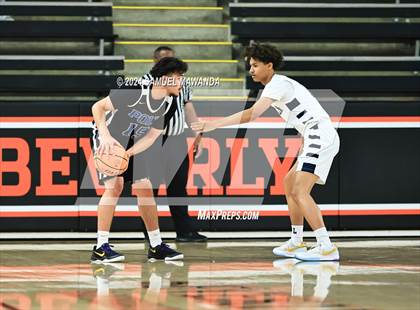 Thumbnail 3 in Loyola vs Poly photogallery.