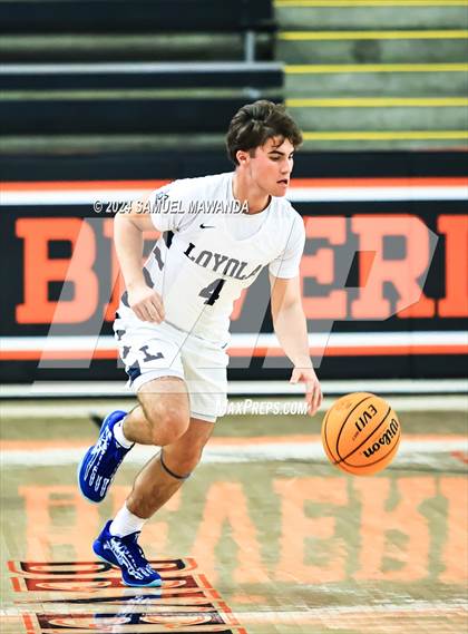 Thumbnail 3 in Loyola vs Poly photogallery.