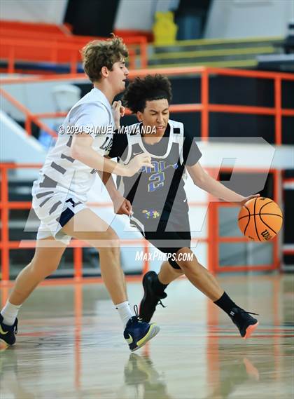 Thumbnail 2 in Loyola vs Poly photogallery.