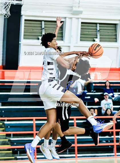 Thumbnail 3 in Loyola vs Poly photogallery.