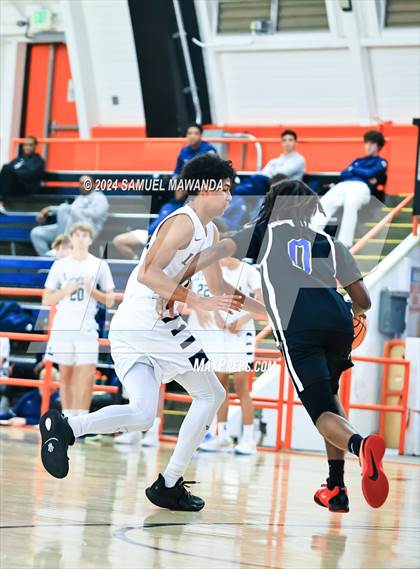 Thumbnail 3 in Loyola vs Poly photogallery.