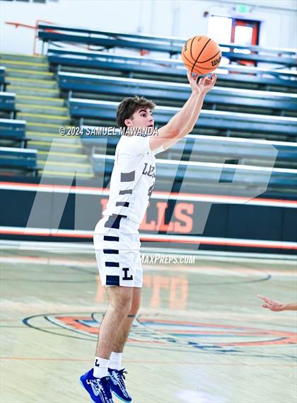 Thumbnail 2 in Loyola vs Poly photogallery.