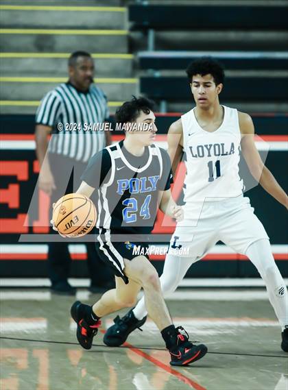 Thumbnail 2 in Loyola vs Poly photogallery.