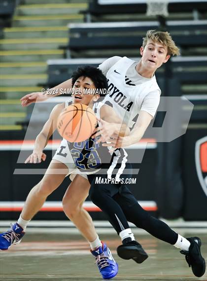 Thumbnail 2 in Loyola vs Poly photogallery.