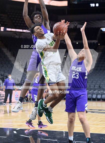 Thumbnail 1 in Brackenridge vs Desoto (Spurs High School Showcase) photogallery.
