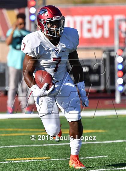 Thumbnail 3 in St. Joseph's Prep vs. Oaks Christian (Honor Bowl Series) photogallery.
