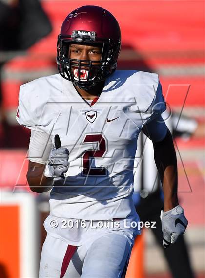 Thumbnail 3 in St. Joseph's Prep vs. Oaks Christian (Honor Bowl Series) photogallery.