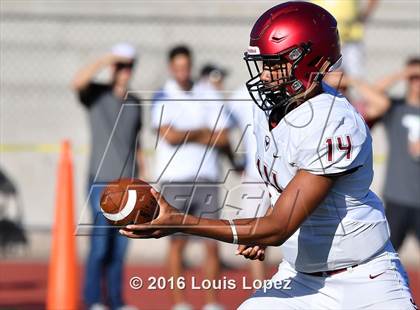 Thumbnail 3 in St. Joseph's Prep vs. Oaks Christian (Honor Bowl Series) photogallery.