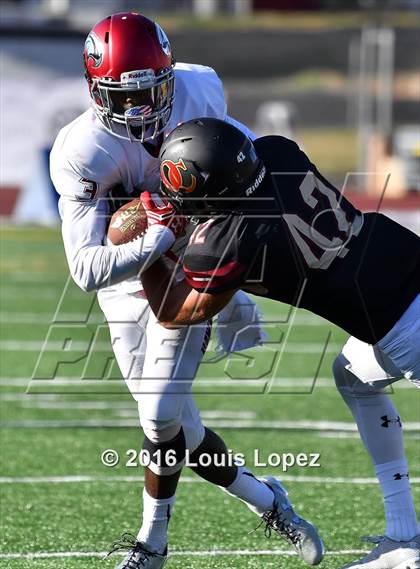 Thumbnail 3 in St. Joseph's Prep vs. Oaks Christian (Honor Bowl Series) photogallery.