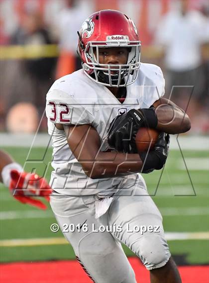 Thumbnail 3 in St. Joseph's Prep vs. Oaks Christian (Honor Bowl Series) photogallery.
