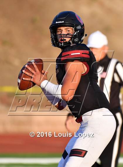 Thumbnail 3 in St. Joseph's Prep vs. Oaks Christian (Honor Bowl Series) photogallery.