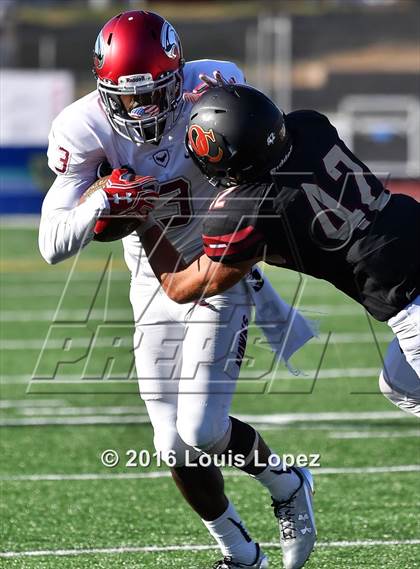 Thumbnail 2 in St. Joseph's Prep vs. Oaks Christian (Honor Bowl Series) photogallery.