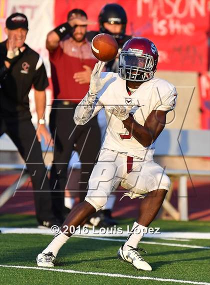Thumbnail 2 in St. Joseph's Prep vs. Oaks Christian (Honor Bowl Series) photogallery.