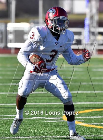 Thumbnail 3 in St. Joseph's Prep vs. Oaks Christian (Honor Bowl Series) photogallery.