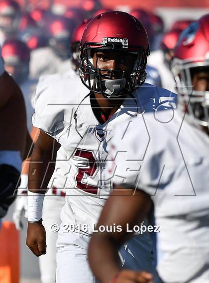 Thumbnail 3 in St. Joseph's Prep vs. Oaks Christian (Honor Bowl Series) photogallery.