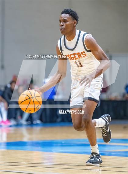 Thumbnail 2 in Fayetteville Academy vs. South View (Hoops and Dreams Showcase) photogallery.