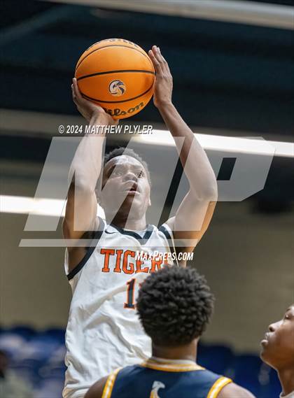 Thumbnail 1 in Fayetteville Academy vs. South View (Hoops and Dreams Showcase) photogallery.