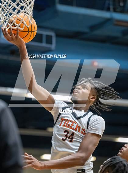 Thumbnail 1 in Fayetteville Academy vs. South View (Hoops and Dreams Showcase) photogallery.