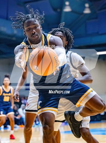 Thumbnail 1 in Fayetteville Academy vs. South View (Hoops and Dreams Showcase) photogallery.