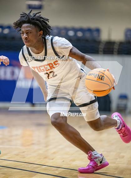 Thumbnail 3 in Fayetteville Academy vs. South View (Hoops and Dreams Showcase) photogallery.