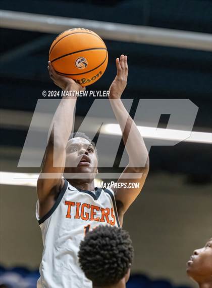 Thumbnail 2 in Fayetteville Academy vs. South View (Hoops and Dreams Showcase) photogallery.