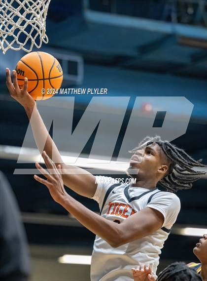 Thumbnail 3 in Fayetteville Academy vs. South View (Hoops and Dreams Showcase) photogallery.