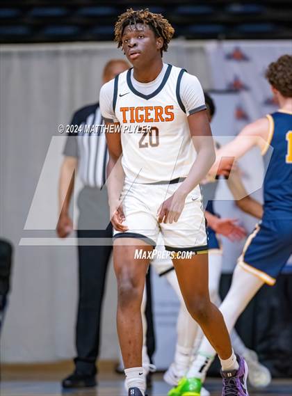Thumbnail 2 in Fayetteville Academy vs. South View (Hoops and Dreams Showcase) photogallery.