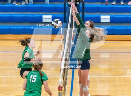 Thumbnail 2 in Cathedral vs Yorktown (IHSAA 4A Regional Semifinal) photogallery.
