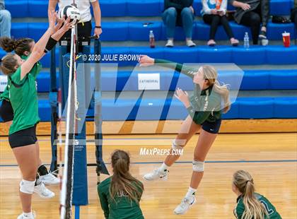 Thumbnail 1 in Cathedral vs Yorktown (IHSAA 4A Regional Semifinal) photogallery.