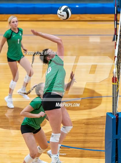 Thumbnail 1 in Cathedral vs Yorktown (IHSAA 4A Regional Semifinal) photogallery.
