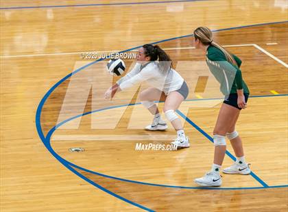 Thumbnail 1 in Cathedral vs Yorktown (IHSAA 4A Regional Semifinal) photogallery.
