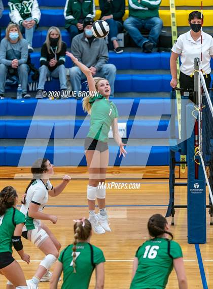 Thumbnail 2 in Cathedral vs Yorktown (IHSAA 4A Regional Semifinal) photogallery.