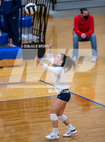 Thumbnail 3 in Cathedral vs Yorktown (IHSAA 4A Regional Semifinal) photogallery.