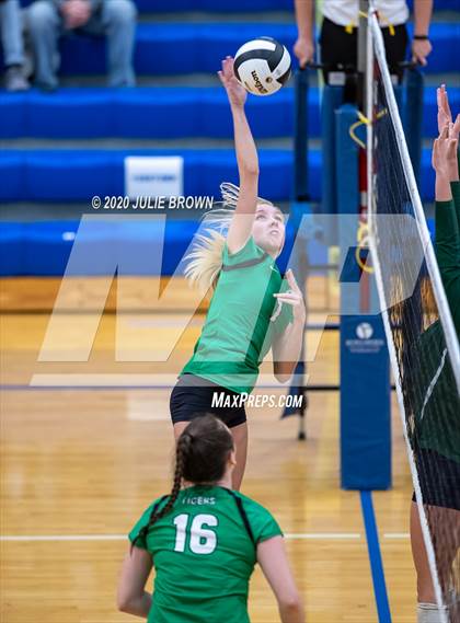 Thumbnail 3 in Cathedral vs Yorktown (IHSAA 4A Regional Semifinal) photogallery.