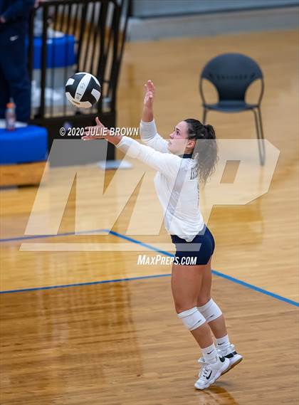 Thumbnail 3 in Cathedral vs Yorktown (IHSAA 4A Regional Semifinal) photogallery.