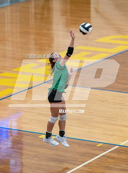 Thumbnail 3 in Cathedral vs Yorktown (IHSAA 4A Regional Semifinal) photogallery.