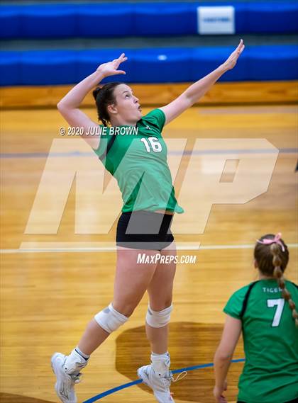 Thumbnail 3 in Cathedral vs Yorktown (IHSAA 4A Regional Semifinal) photogallery.