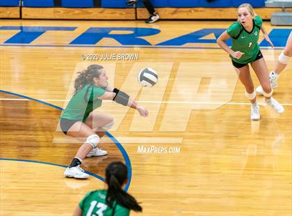 Thumbnail 1 in Cathedral vs Yorktown (IHSAA 4A Regional Semifinal) photogallery.