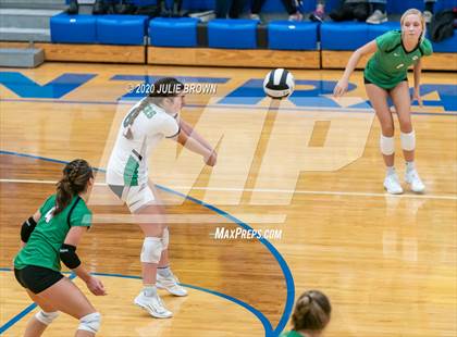 Thumbnail 1 in Cathedral vs Yorktown (IHSAA 4A Regional Semifinal) photogallery.